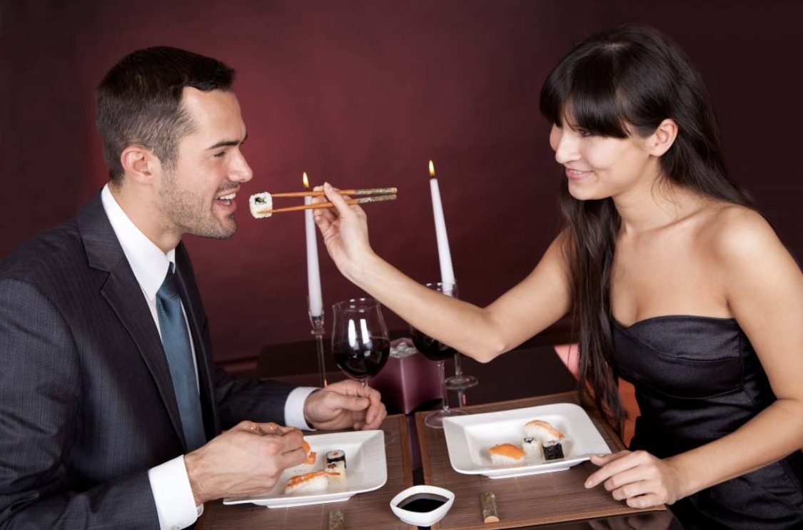 муж и жена в ресторане
