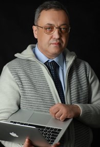 Преподаватель иностранных языков Вячеслав Григорьев