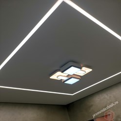 Натяжной потолок со светодиодами и люстрой