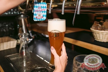 Фото компании  Максимилианс, баварский клубный ресторан-пивоварня 30