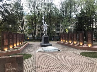 г. Троицк памятник ВОВ
Использовалась светотехническая система Серия &quot;Т1&quot; и точечные светодиодные светильники 7Вт