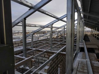 Монтаж кровли многоквартирного жилого дома