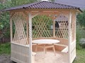 Беседка "Теремок". Шестигранная. Вместимость - до 15 человек. Основание 3 м. диагональ 3.6 м Диаметр крышки стола 1.5м. Оборудуется лавками.