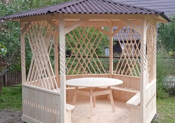 Беседка "Теремок". Шестигранная. Вместимость - до 15 человек. Основание 3 м. диагональ 3.6 м Диаметр крышки стола 1.5м. Оборудуется лавками.