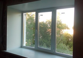 Установка 3 створчатого окна в кирпичном доме