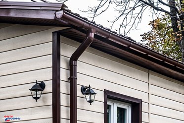 Вспененный сайдинг
Лакокрасочное покрытие панелей сайдинга нанесено по новой уникальной технологии, позволяющей в точности передать текстуру натурального дерева. Посмотреть образцы 89501854545