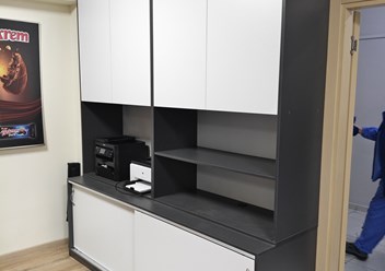Офисный шкаф из ЛДСП, фурнитура , blum