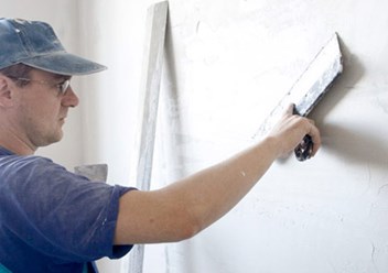 Оштукатуриваем, шпатлюем, красим.