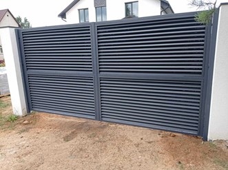 Ворота распашные под жалюзи твист