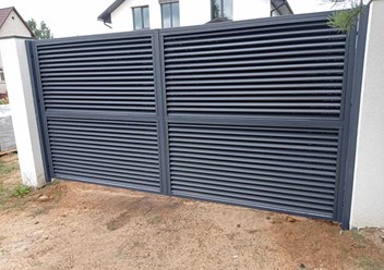 Ворота распашные под жалюзи твист