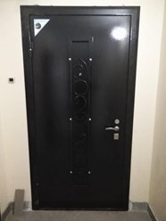 Сейф-дверь с замком чиза и декоративной накладкой