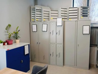 Металлические шкафы и почтовые ящики