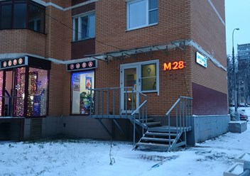 Отдельный вход в первом этаже жилого 17-и.