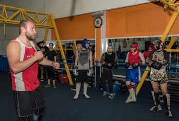 Групповая тренировка по кикбоксингу для взрослых. Любой уровень подготовки.