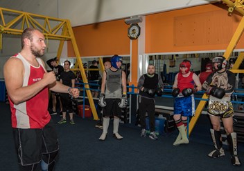 Групповая тренировка по кикбоксингу для взрослых. Любой уровень подготовки.