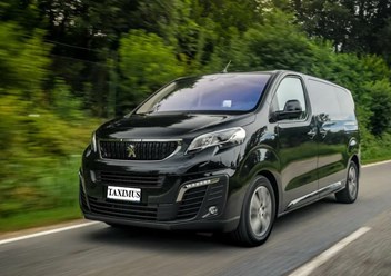 Аренда минивэна Peugeot Traveller Long в Москве
Класс: Комфорт / Мест: 7
от 1400 руб./час
