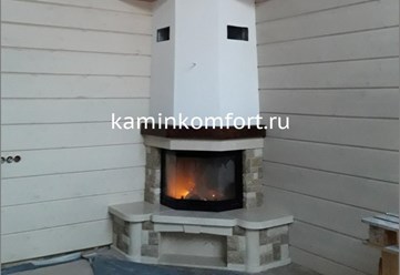 Угловой камин из натурального камня.