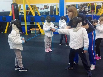 Группы 7-8 лет, 9-11 лет. 
Тренер по фехтованию - Никишина Виктория Александровна. Заслуженный мастер спорта России, Олимпийская Чемпионка 2008г. (Пекин), 
Чемпионка Европы, Чемпионка Мира.