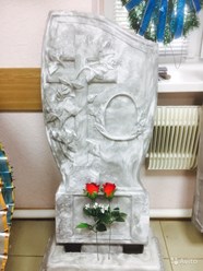 Мраморный памятник. Комплект: Стела, тумба, цветочника, фото керамика = 10.000р. за всё!!!