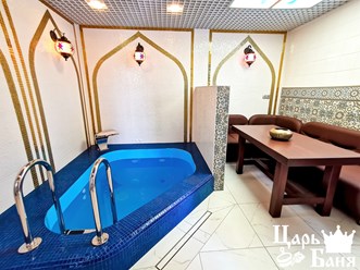 Восточный зал в комплексе Царь Баня
Для Вас:
- Жаркая парная из липы
- Бассейн с водопадом
- Зона отдыха
- Душевая