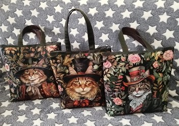 Стильная сумка handmade из тканей с принтами в викторианском стиле — практичный аксессуар для повседневности. Шейте своими руками для индивидуальности. Идеи handmade и материалы на сайте