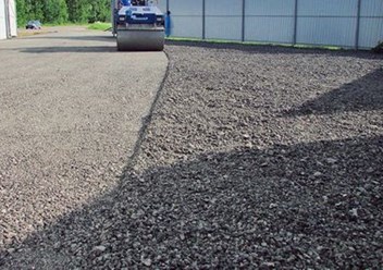 Укладка асфальтовой крошки в Рузе

Наша компания предлагает укладку асфальтной крошки в Рузе по самым выгодным ценам, поставляя вторичный асфальт прямо на площадку заказчика.