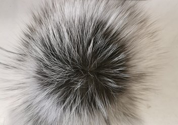 Помпон из ч/б лисы.Есть в наличии