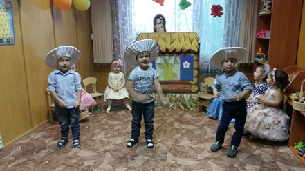 Танец грибочков. Все стараються