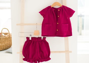 Блузка и шорты для малышей