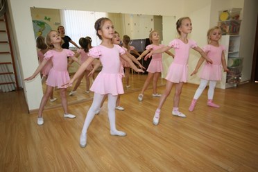 Хореография, балет, гимнастика и танцы для детей от 3 лет - наши профессиональные преподаватели делают эти занятия увлекательными и эффективными!