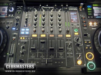 Компания Clubmasters была основана в 1998. Обучение проходит по трём направлениям: Школа диджеев, Курсы радиоведущих, Школа электронной музыки. Все курсы только индивидуальные!