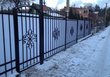 Забор сварной с элементами ковки