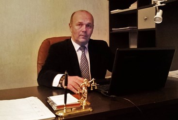 Адвокат Веренич Игорь Валерьевич,  в реестре Адвокатской палаты Санкт-Петербурга № 78/2204, стаж с 1995 года.