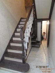 Лестница в таун-хаус на заказ в Барнауле. Массив березы. ул. Сухэ-Батора