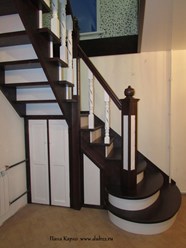 Привлекательная лестница на второй этаж