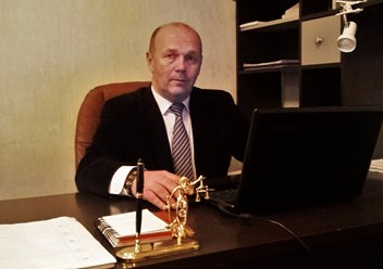 Адвокат Веренич Игорь Валерьевич,  в реестре Адвокатской палаты Санкт-Петербурга № 78/2204, стаж с 1995 года.
