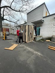 Разгрузка медицинского оборудования в Гомеле