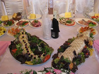 Прекрасная русская кухня к свадебному столу!