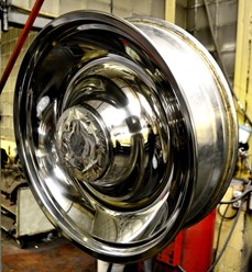 Зеркальная полировка алюминия в мастерской Маэстро мото диски V Rod
