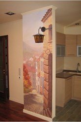 фреска на стене между кухней и прихожей
