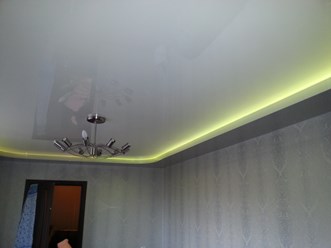 установка потолка в нишу с подсветкой