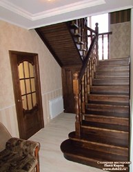 Лестница на второй этаж. Массив березы. п. Власиха