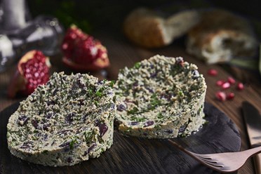 Красное лобио с орехами - Холодная закуска из цельной красной фасоли с ореховой пастой и свежей зеленью | https://gotovitmama.ru/zakuski/holodnye/krasnoe-lobio-s-orehami.html