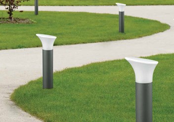 Большой выбор уличного освещения. У нас вы сможете купить уличные столбы, подвесные светильники, а так же светодиодную брусчатку и подсветку для дорожек.