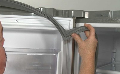 Замена резинового уплотнителя на дверях холодильников