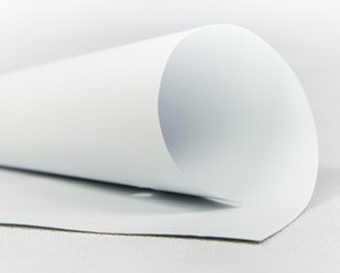 Блокаут SkyFlex. Предназначен для изготовления наружной двусторонней рекламы, «растяжек» через улицы, выставочных декораций. Данный материал дает возможность двусторонней печати. Не пропускает свет.
