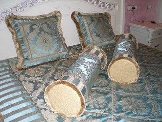 Декоративные подушки. Валики. Покрывало. На заказ под размер.8-966-140-33-27