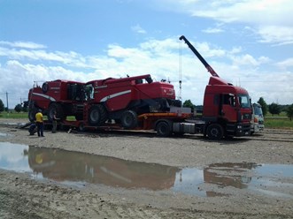Перевозка двух комбайнов на трале