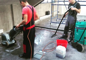 Очистка полов после ремонта роторной мшиной от специалистов клининговой компнии Clean House