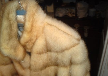 Изменение размера шубы в плечевом поясе с 50 размер на 48.